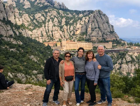 Visita a piedi del centro storico inclusa nella gita Sagrada Familia e Montserrat