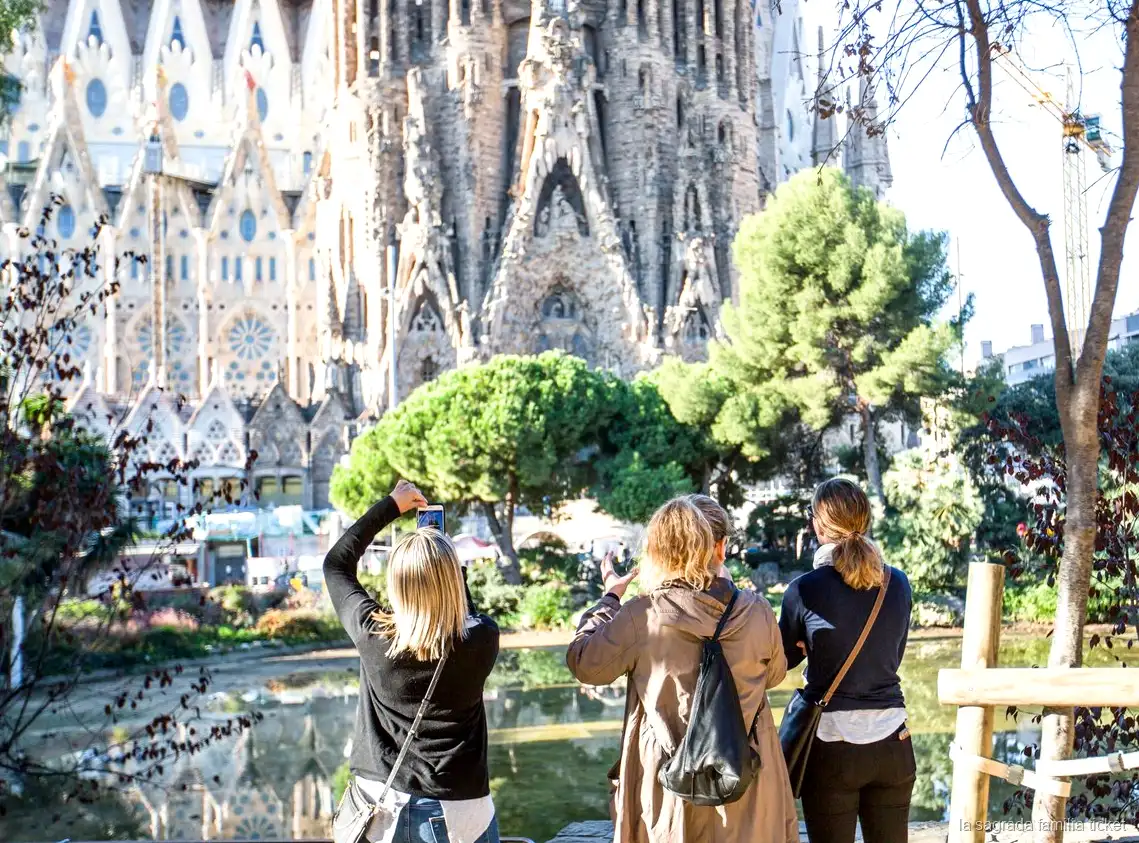 Buntglasfenster auf der Sagrada Familia Skip-the-Line Tour