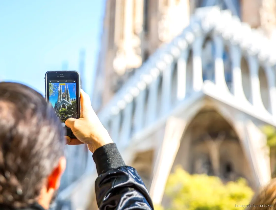 Tallas de la fachada de la Natividad en la visita guiada a la Sagrada Familia